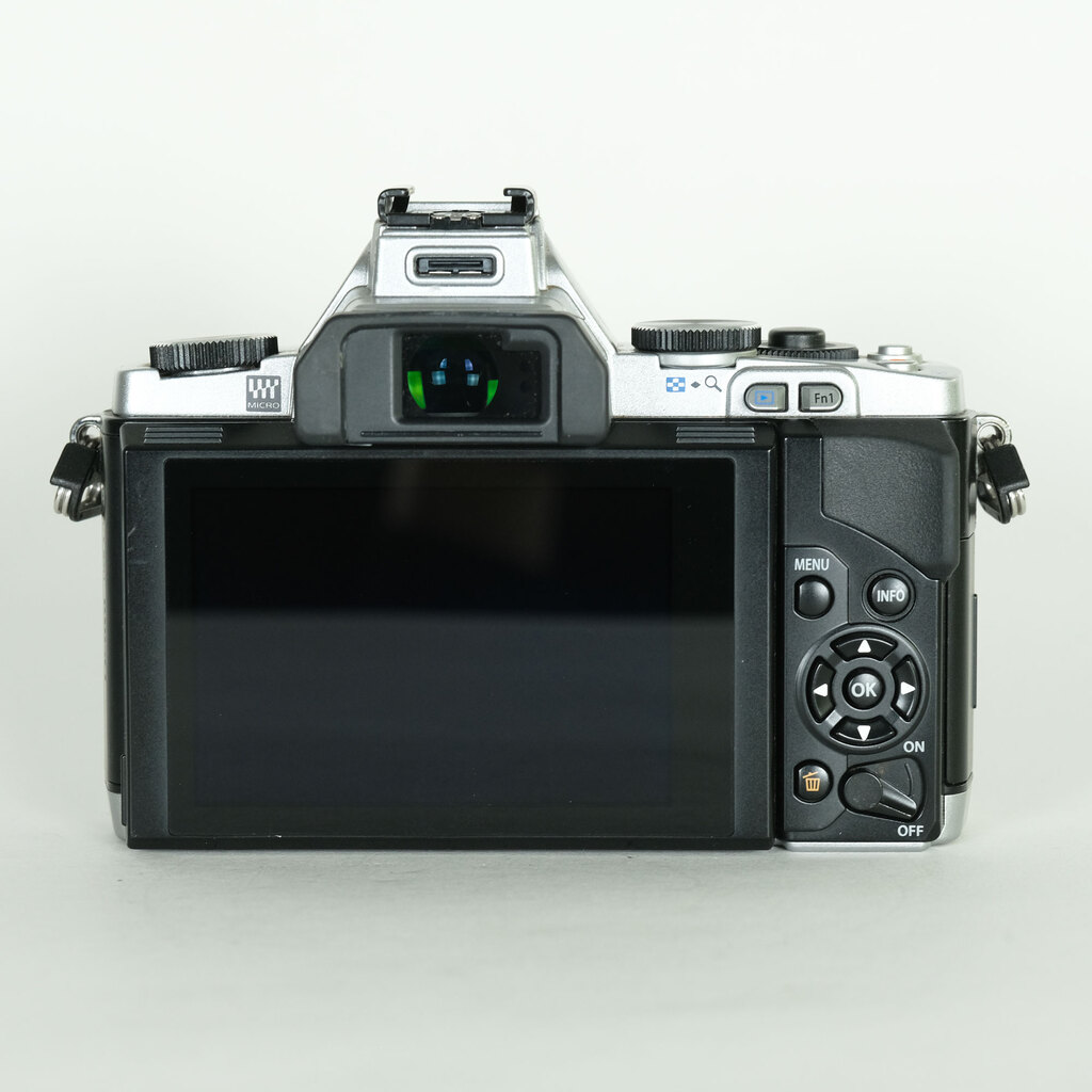 OLYMPUS OM-D E-M5 ボディ シルバー