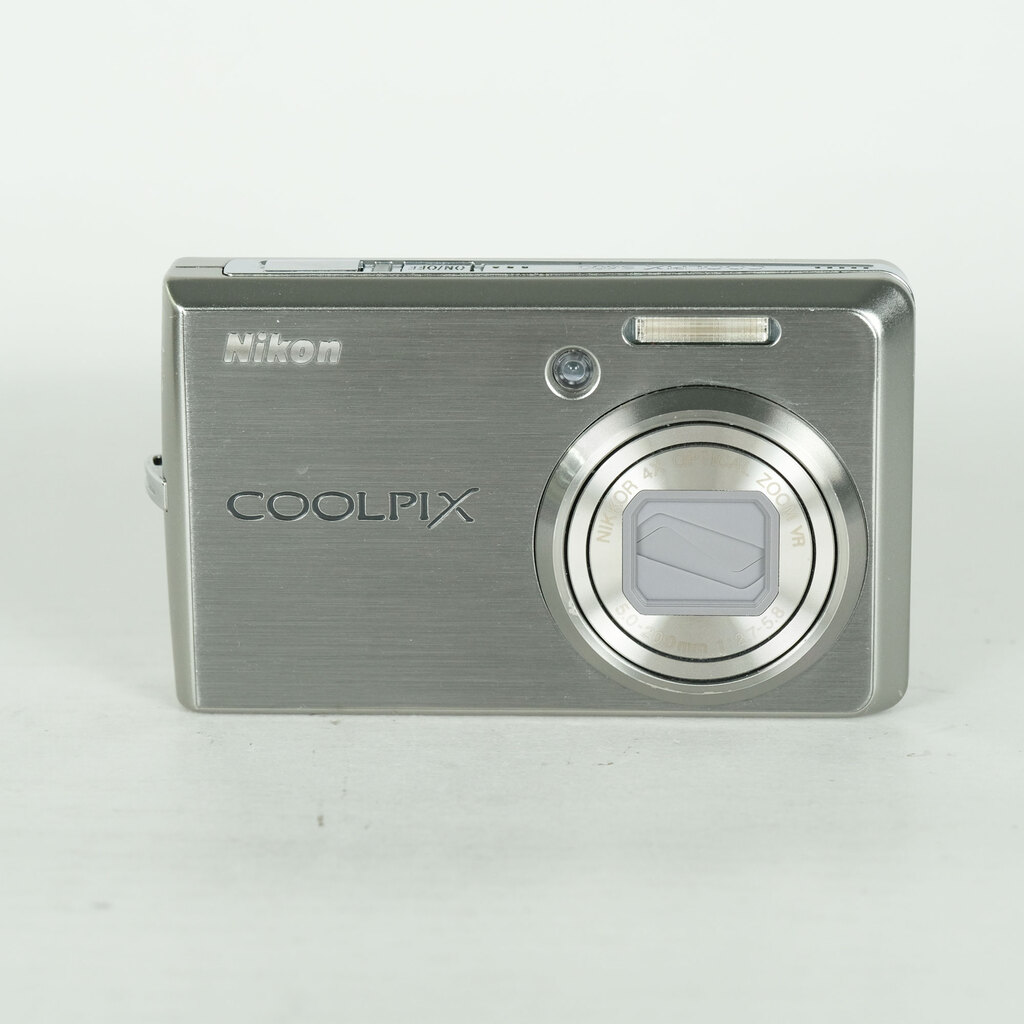 Nikon COOLPIX S600 チタンシルバーの出品 | ONE SCENE（ワンシーン）