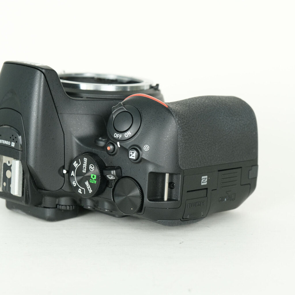 Nikon D5600の出品 | ONE SCENE（ワンシーン）