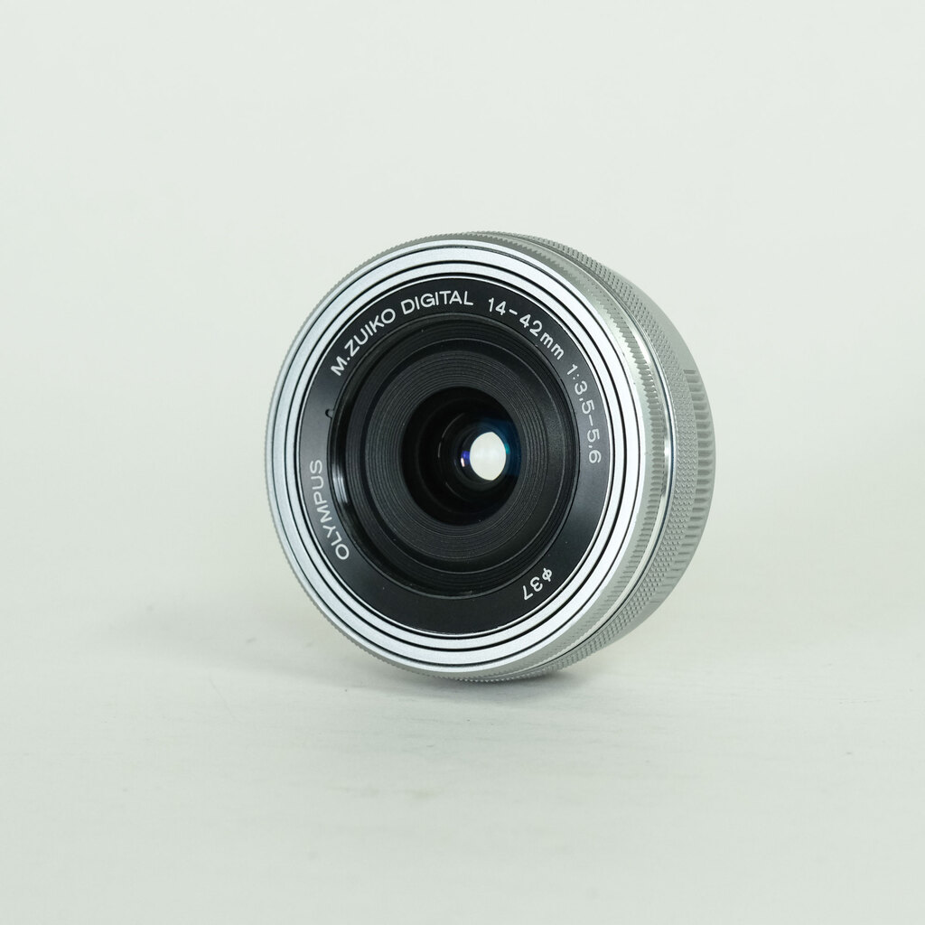 OLYMPUS M.ZUIKO DIGITAL ED 14-42mm F3.5-5.6 シルバー