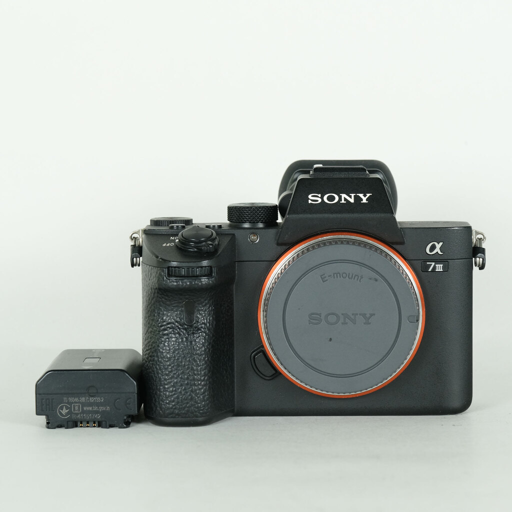 SONY α7 III（ILCE-7M3）の出品 | ONE SCENE（ワンシーン）
