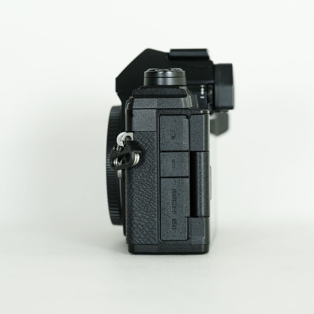 OLYMPUS OM-D E-M5 Mark III