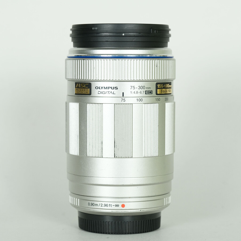 OLYMPUS M.ZUIKO ED75-300mm F4.8-6.7 シルバー