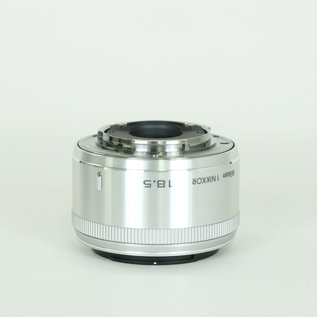Nikon 1 NIKKOR 18.5/1.8 シルバー