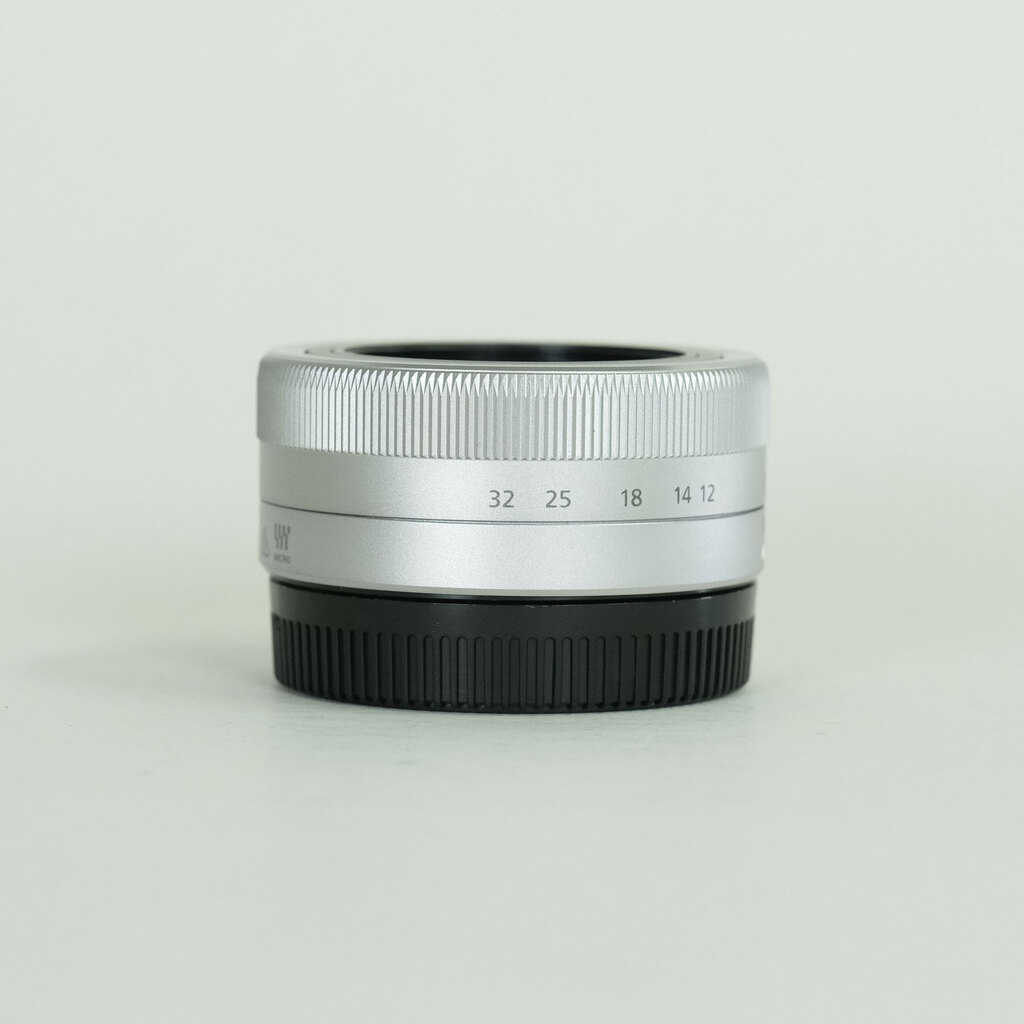 Panasonic LUMIX G VARIO 12-32mm / F3.5-5.6 ASPH. / MEGA O.I.S.