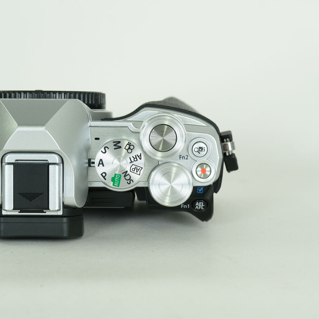 OLYMPUS OM-D E-M10 Mark III