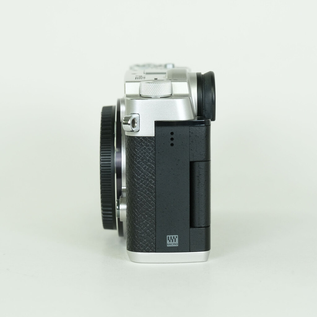 OLYMPUS PEN-F