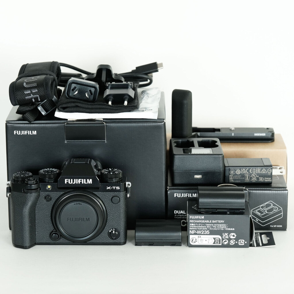 FUJIFILM X-T5 FUJIFILM X-T5