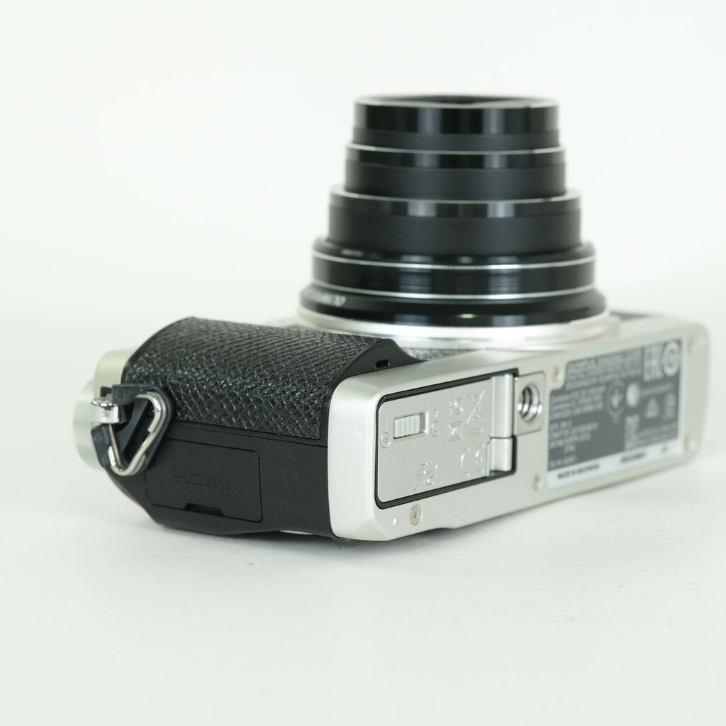 OLYMPUS STYLUS SH-2 シルバー