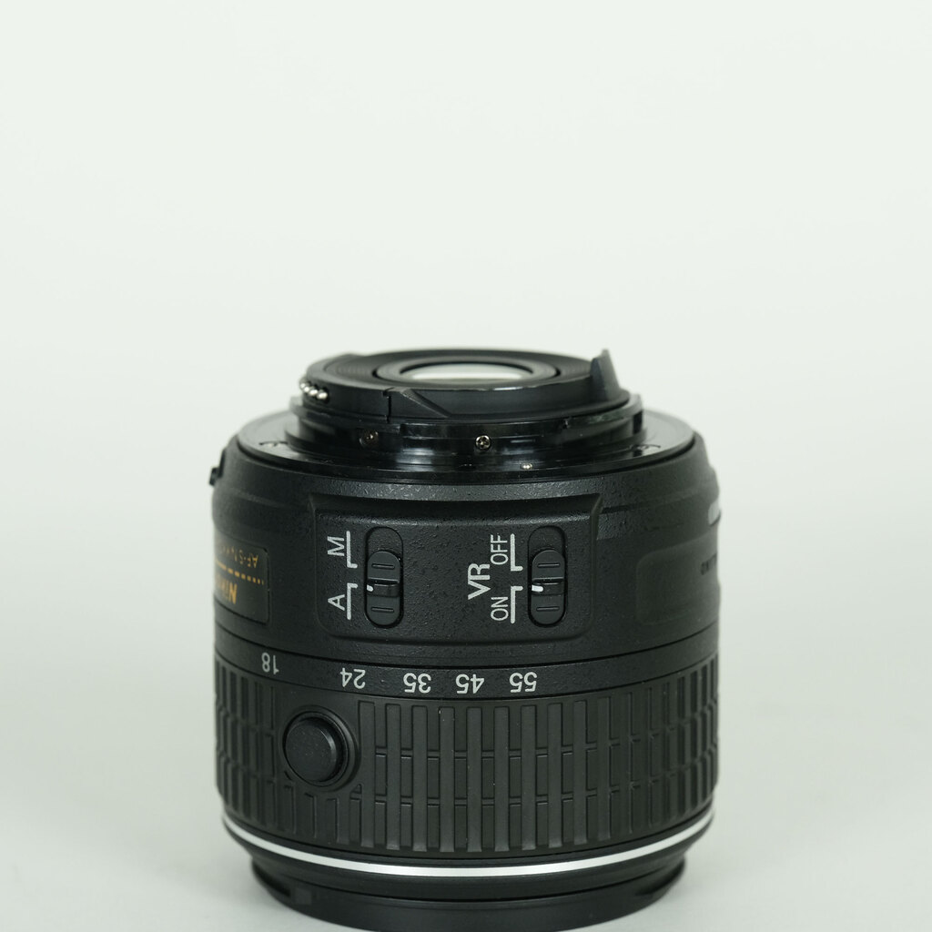 Nikon AF-S DX NIKKOR 18-55mm f3.5-5.6G VR II Nikon AF-S DX NIKKOR 18-55mm f3.5-5.6G VR II