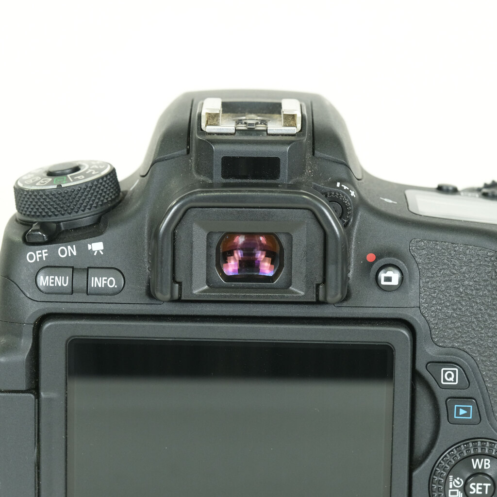 Canon EOS 8000D