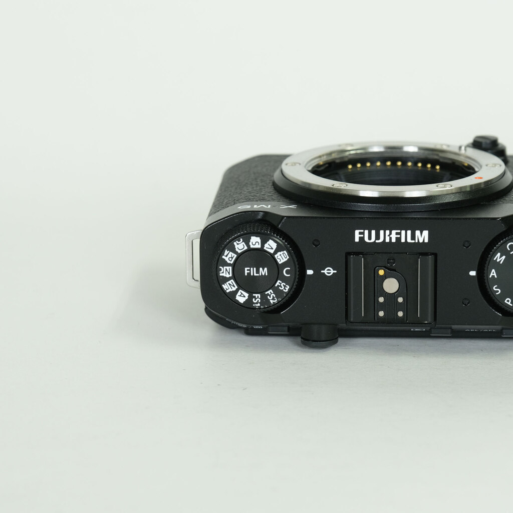 FUJIFILM X-M5 FUJIFILM X-M5