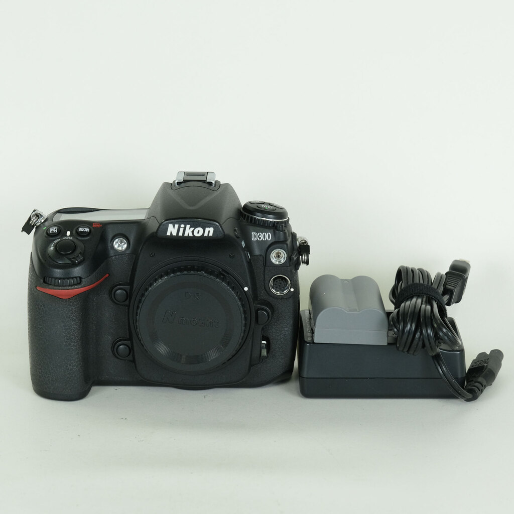 Nikon D300 ボディ