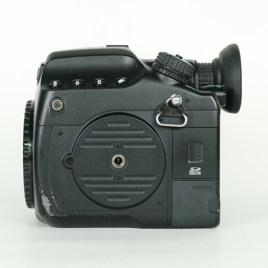 PENTAX 645D�{�f�B