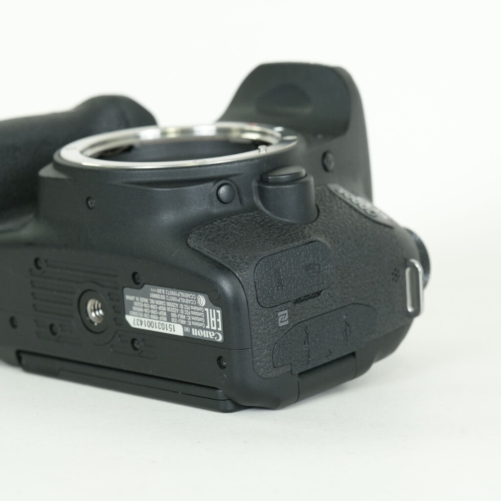 Canon EOS 9000D Canon EOS 9000D