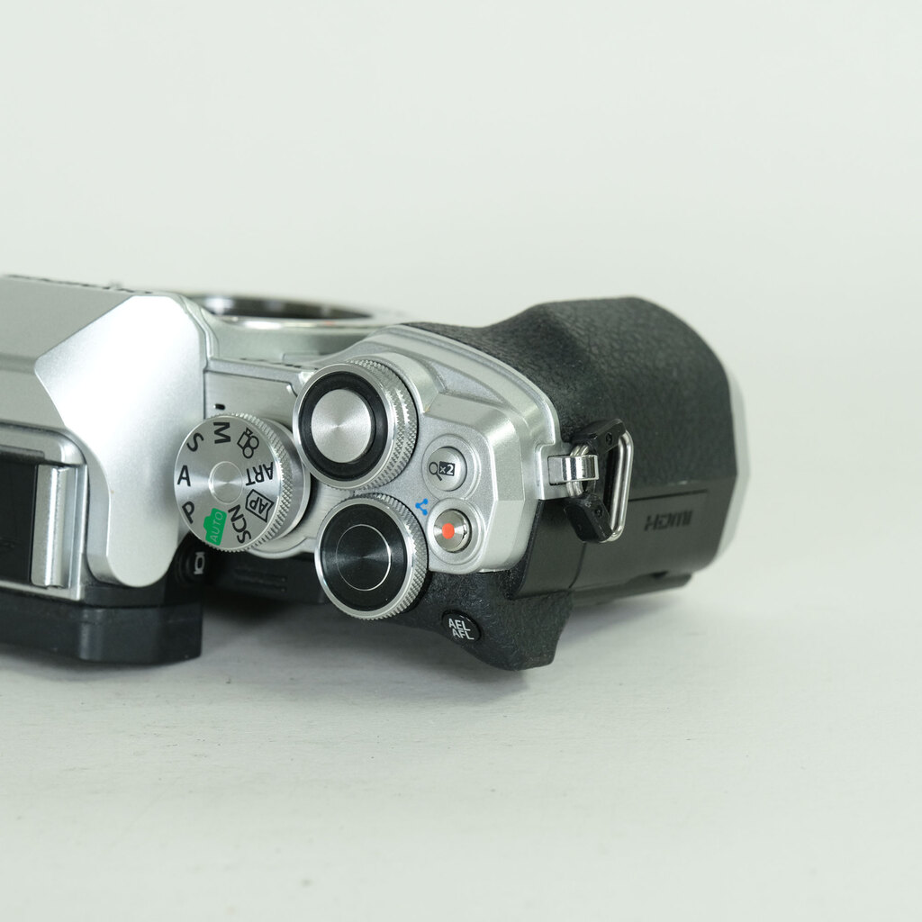 OLYMPUS OM-D E-M10 Mark IV
