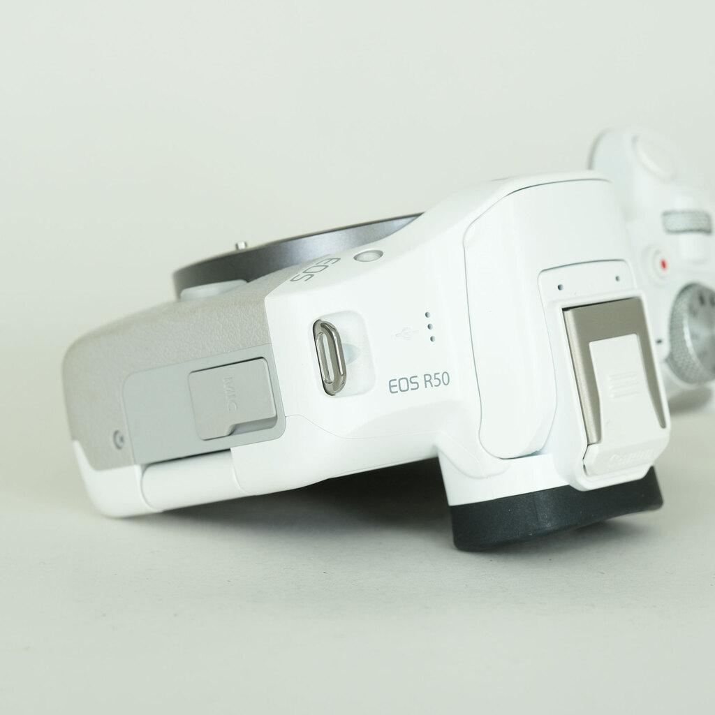 Canon EOS R50