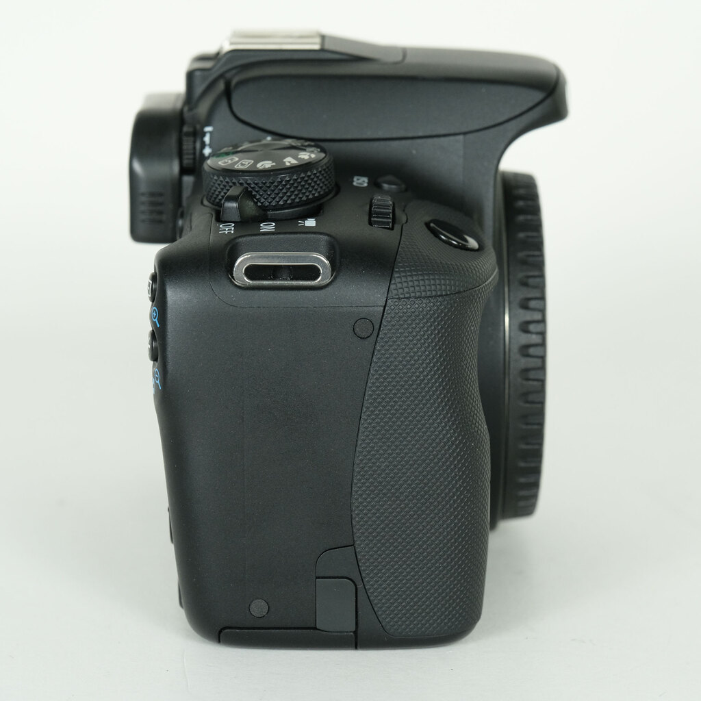 Canon EOS Kiss X7
