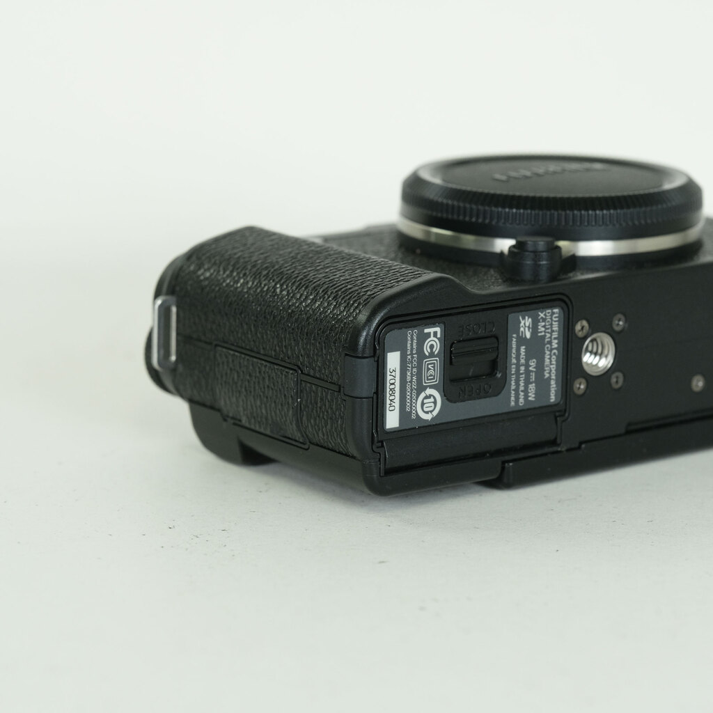 FUJIFILM X-M1 ボディ ブラック FUJIFILM X-M1 ボディ ブラック