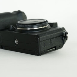 FUJIFILM X-S20