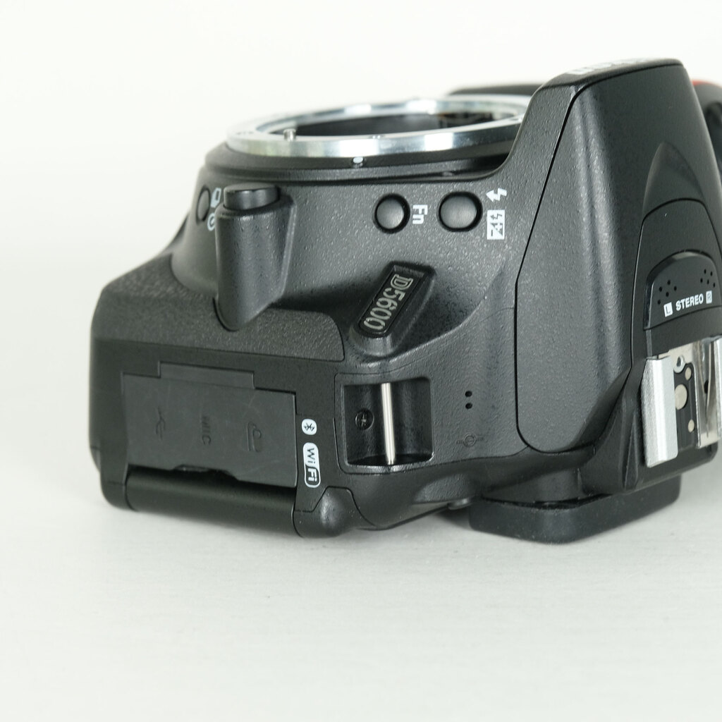 こ*う様 【ジャンク】Nikon D5600 ボディ Nikon D5600の出品 | ONE SCENE（ワンシーン）