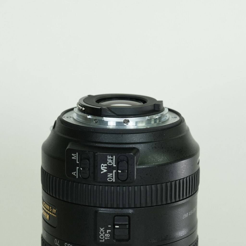 Nikon AF-S DX NIKKOR 18-300mm f/3.5-6.3G ED VR Nikon AF-S DX NIKKOR 18-300mm f/3.5-6.3G ED VR