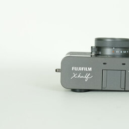 FUJIFILM X half X-HF1