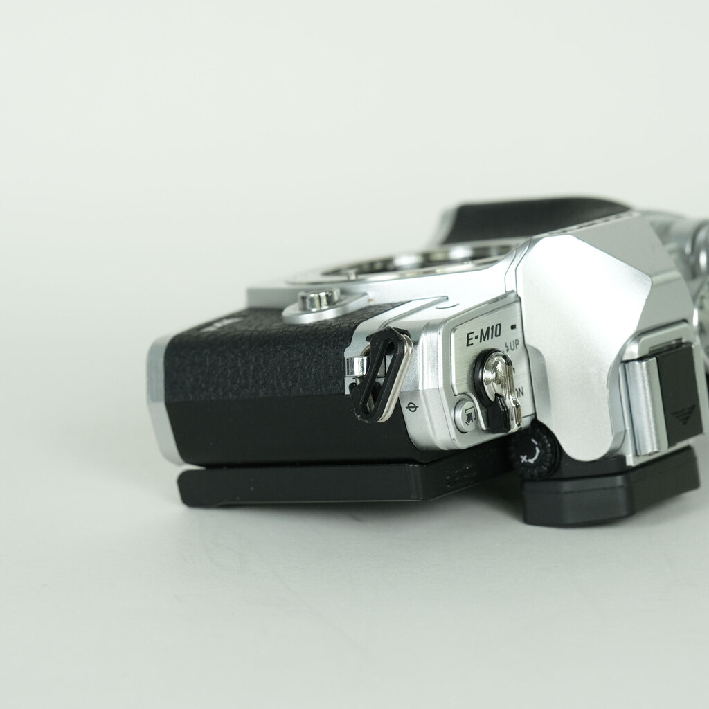 OLYMPUS OM-D E-M10 Mark IV