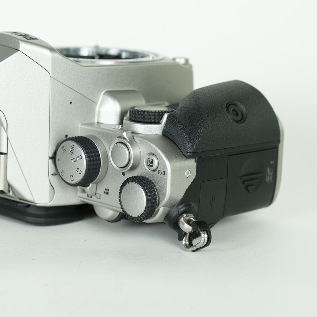 PENTAX KP ボディ シルバーの出品 | ONE SCENE（ワンシーン）