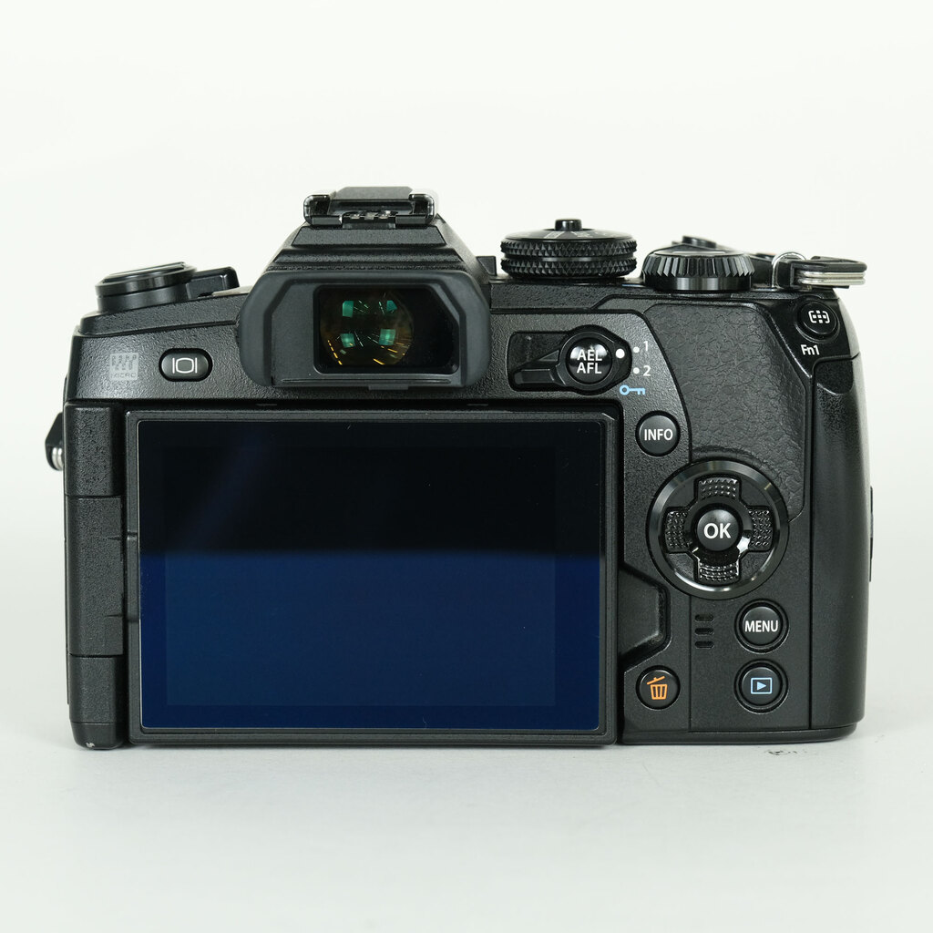 OLYMPUS OM-D E-M1 Mark II [�{�f�B]