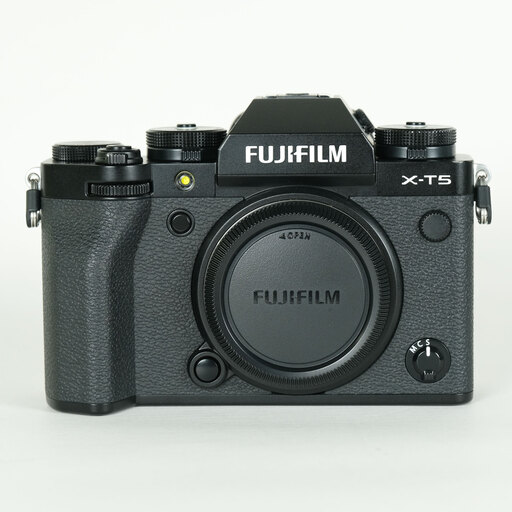 FUJIFILM 富士フィルム X-T5 【シャッター回数 14,237回】 FUJIFILM X-T5を徹底解説。他機種との比較から作例・レビューまで