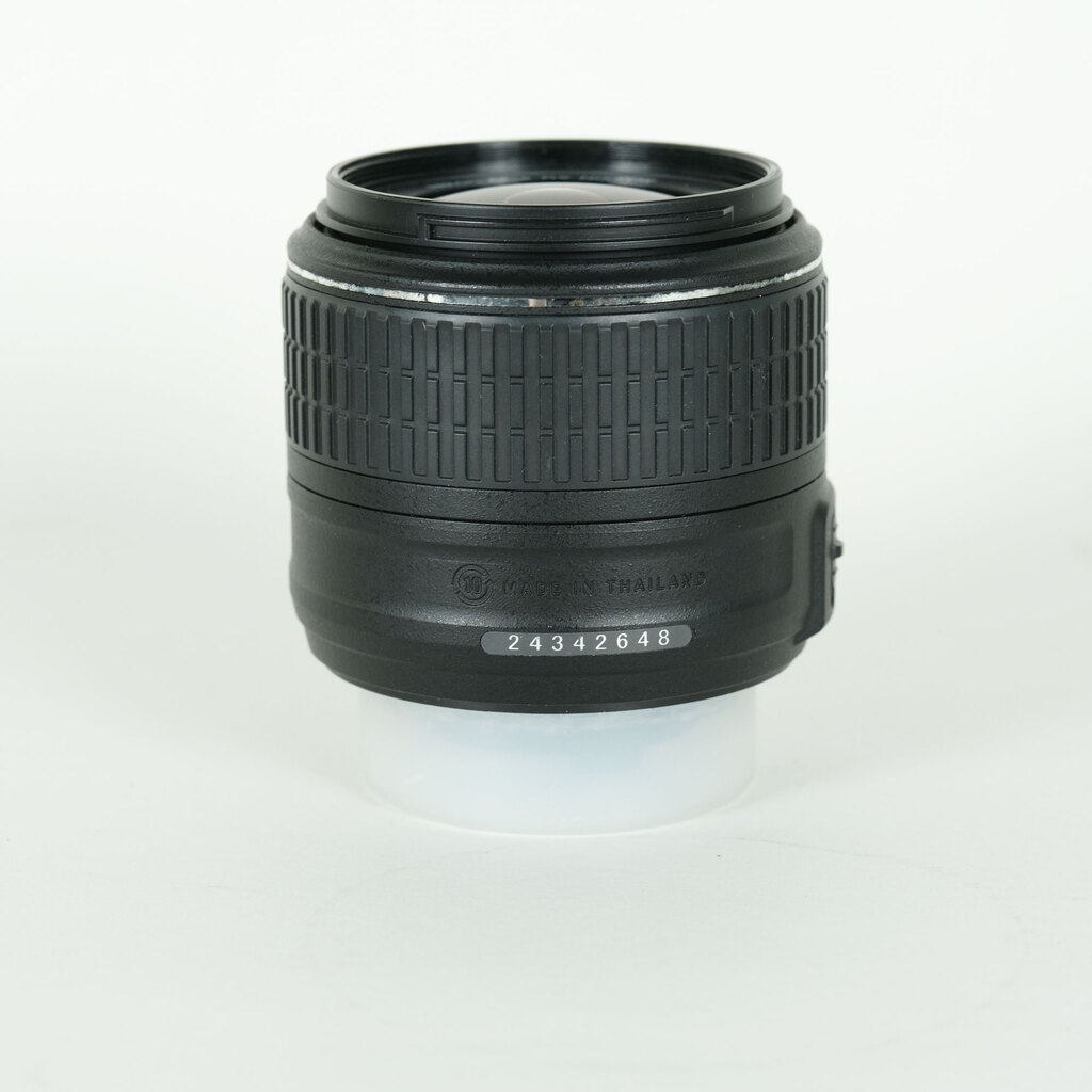 Nikon AF-S DX NIKKOR 18-55mm f3.5-5.6G VR II Nikon AF-S DX NIKKOR 18-55mm f3.5-5.6G VR II