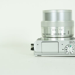 Nikon Nikon1 J5 標準パワーズームレンズキット シルバー Nikon Nikon1 J5 標準パワーズームレンズキット シルバー