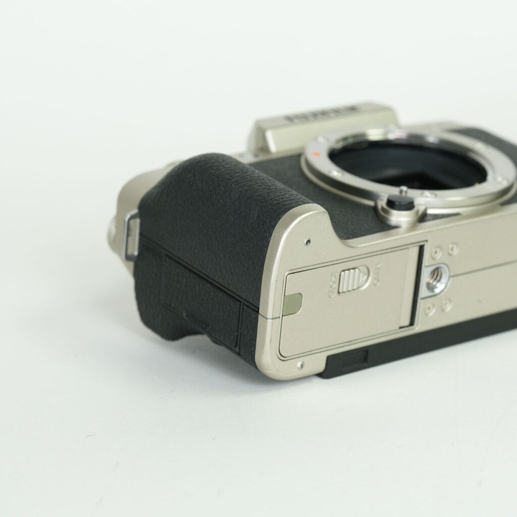 FUJIFILM X-T200 ボディ シャンパンゴールド