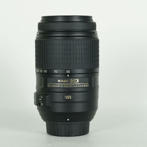 AF-S DX NIKKOR 55-300mm f/4.5-5.6G ED VRを解説｜450mm相当まで届く