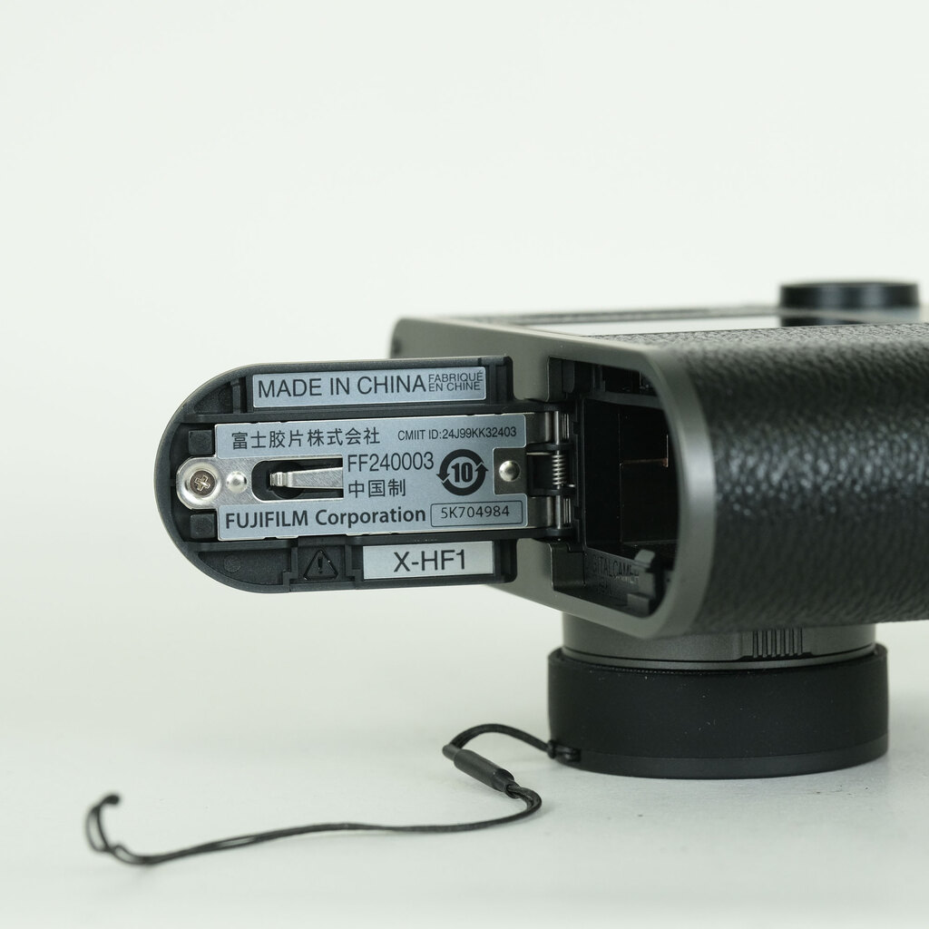 FUJIFILM X half X-HF1