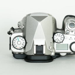 PENTAX K-1 Limited Silver〔バッテリーグリップ D-BG6 /バッテリー×2 / メタルホットシュー付属〕