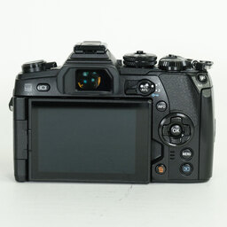 OLYMPUS OM-D E-M1 Mark II