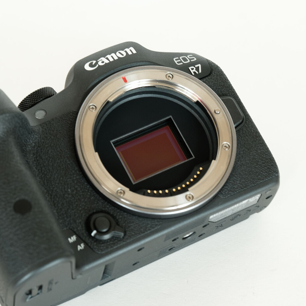 Canon EOS R7