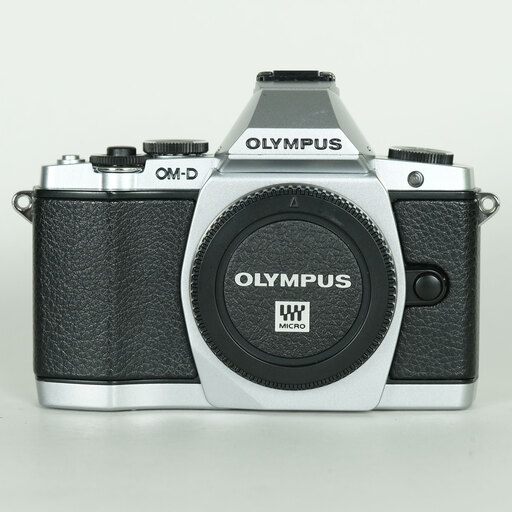 OLYMPUS OM-D E-M5 ボディ シルバー
