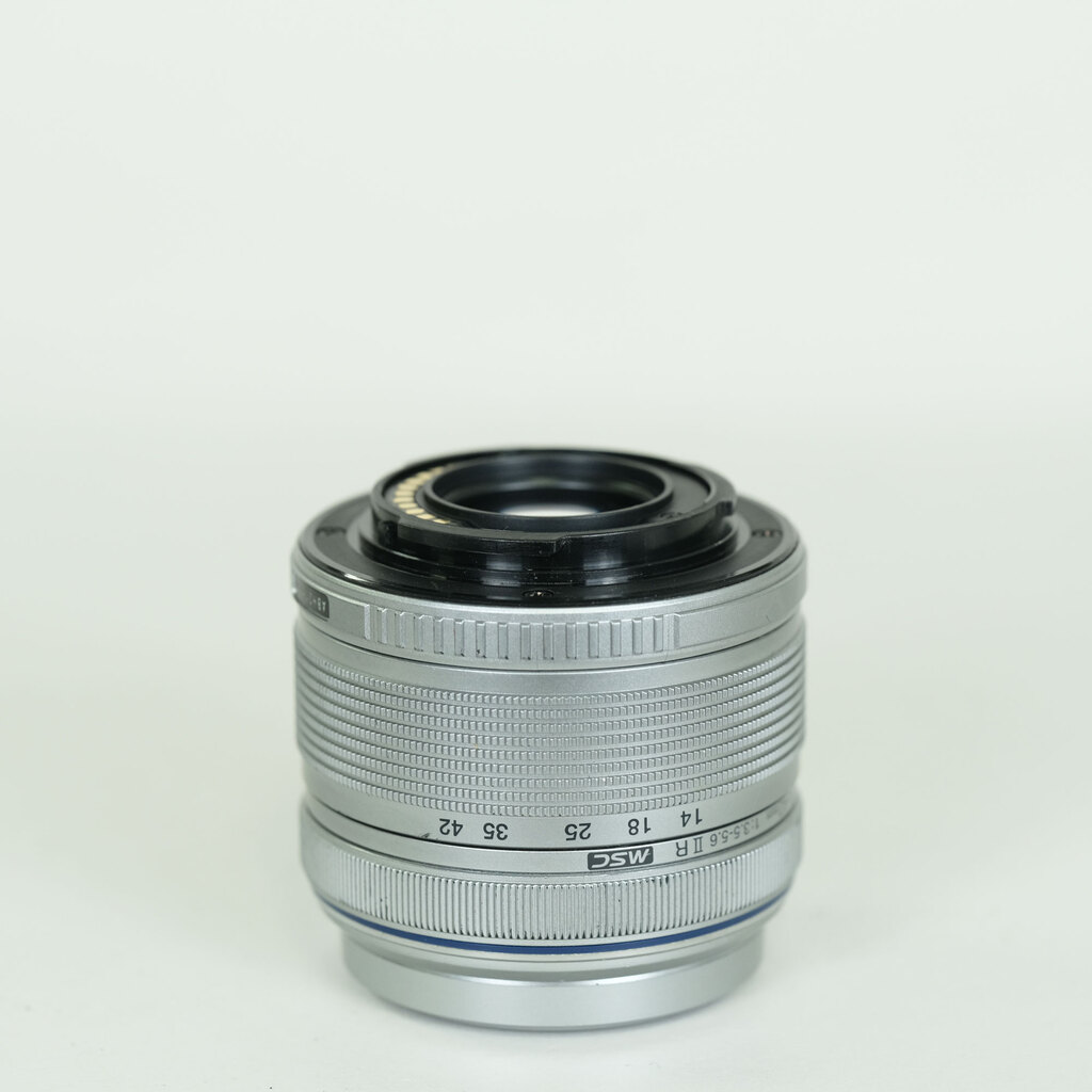 OLYMPUS M.ZUIKO DIGITAL 14-42mm F3.5-5.6IIR シルバー