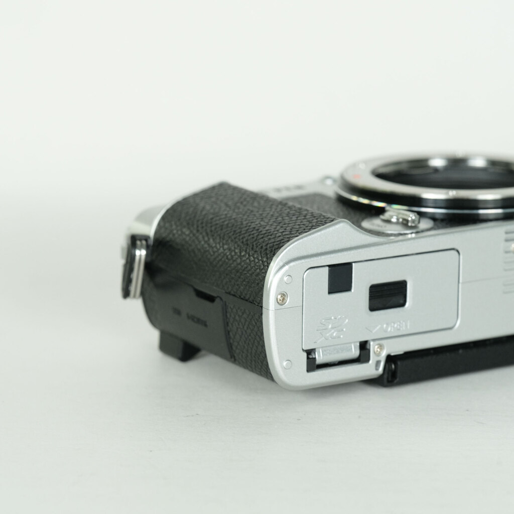 OLYMPUS PEN E-P7