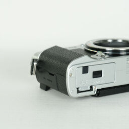 OLYMPUS PEN E-P7