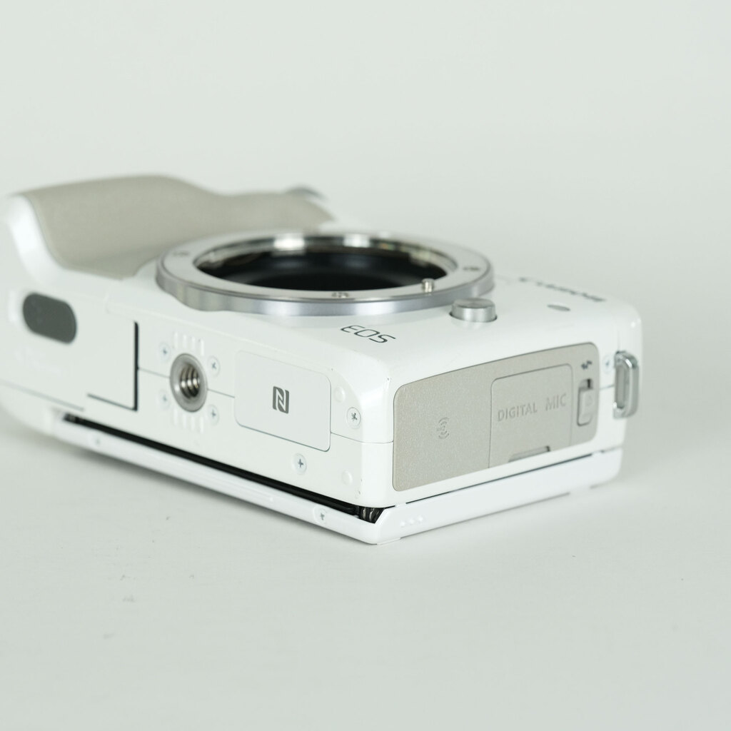 Canon EOS M3 ボディ ホワイトの出品 | ONE SCENE（ワンシーン）