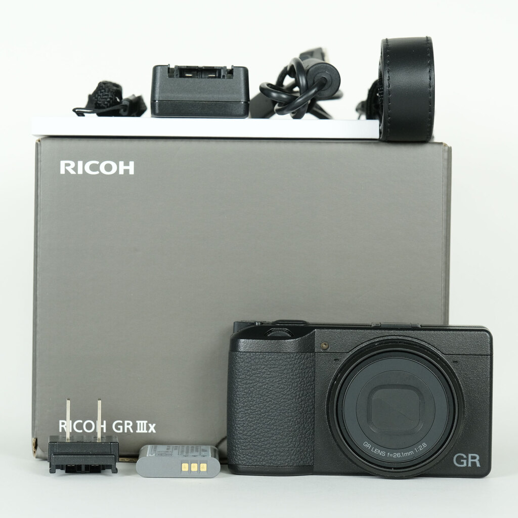 【新品未使用】RICOH GR IIIx 本体 一式 RICOH GR IIIxの出品 | ONE SCENE（ワンシーン）