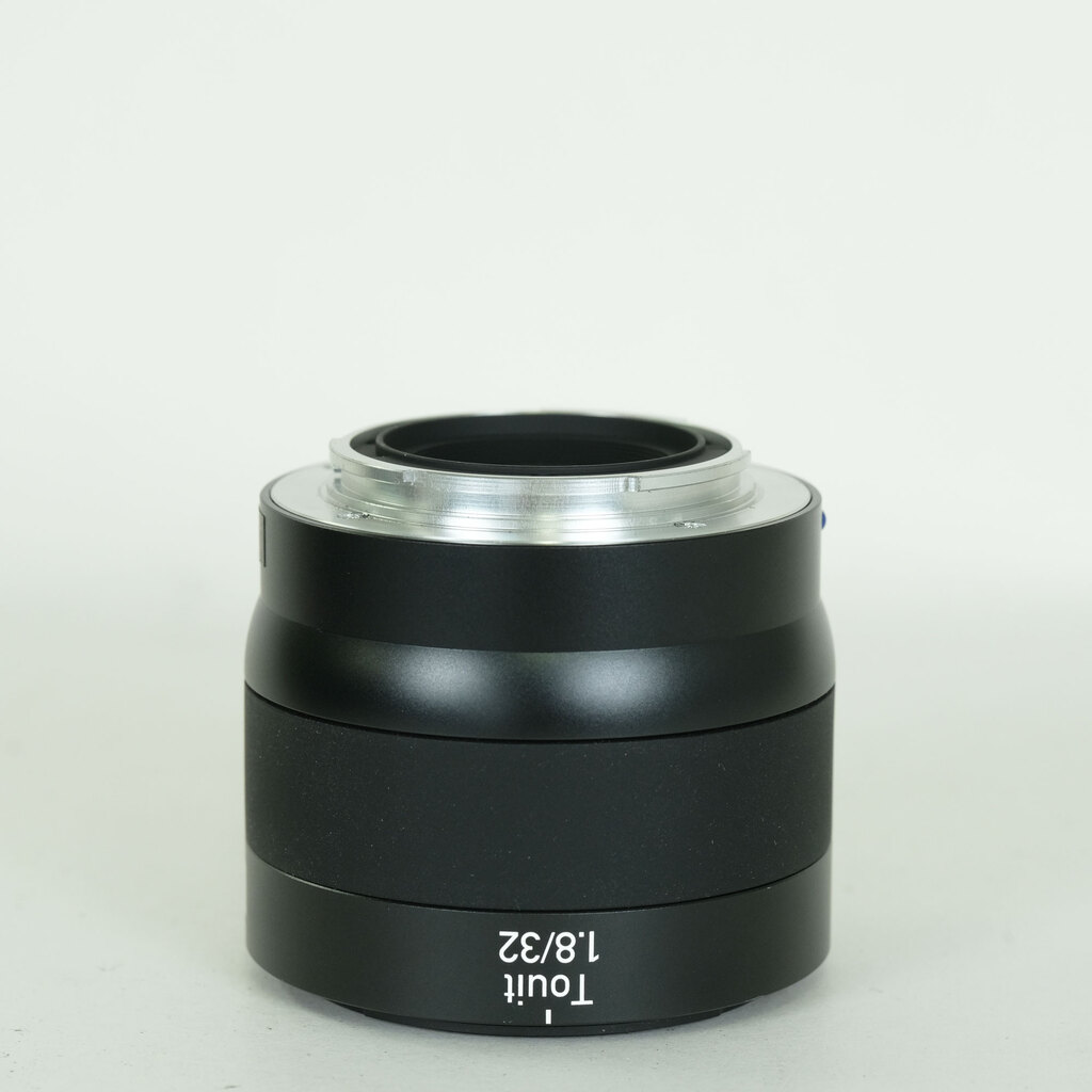Carl Zeiss Touit 32mm F1.8(ソニーE用) Carl Zeiss Touit 32mm F1.8(ソニーE用)