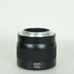 Carl Zeiss Touit 32mm F1.8(ソニーE用) Carl Zeiss Touit 32mm F1.8(ソニーE用)