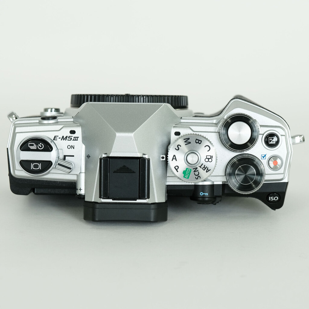 OLYMPUS OM-D E-M5 Mark III