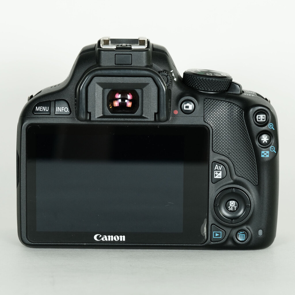Canon EOS Kiss X7