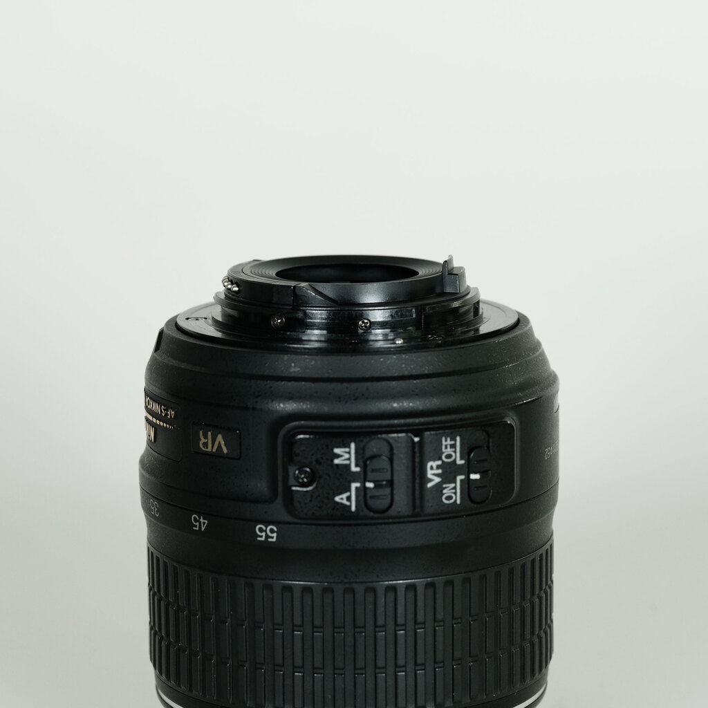 Nikon AF-S DX NIKKOR 18-55mm F3.5-5.6 G VR